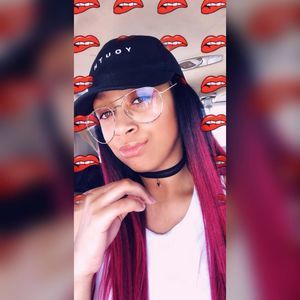 Meet your Posher, Leona